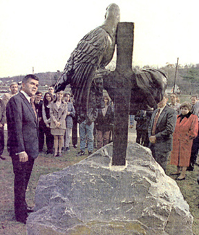 Eagle sculpturewith governor looking