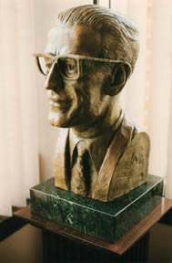 Jim Victor's bronze portrait sculpture of John Lennon